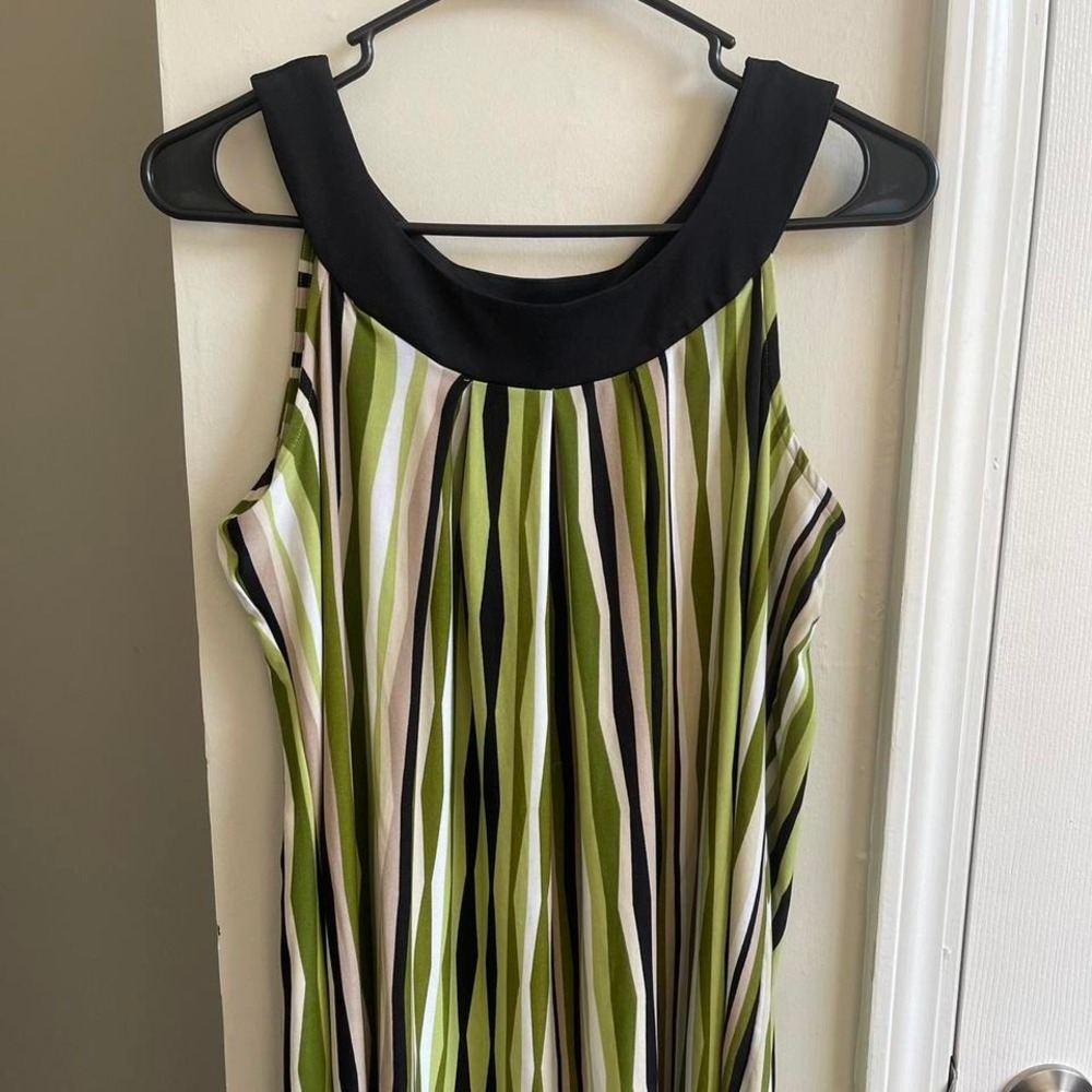 Essentials by Milano Green Striped Sleeveless Pleated Scoop Neck Top Medium